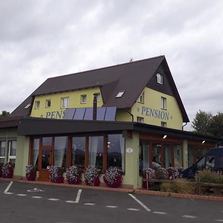 ホテル Motorest-Pension U Hrachu,S.R.O. クラトビ エクステリア 写真